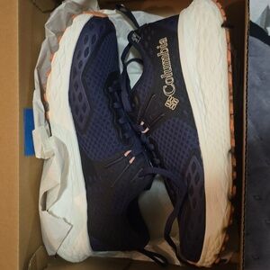 (New) Columbia women shoes size 9